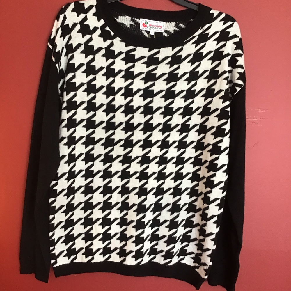 Houndstooth Sweater w/ Black Sleeves